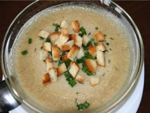 Овощной крем-суп с опятами и сырными чипсами
